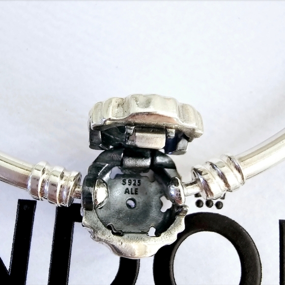 Pandora NWOTs Moments Silver Snowflake Bangle - Picture 2 of 4